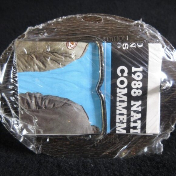 1 Hesston Vintage Rodeo Belt Buckle 1988 METAL Original Wrap National Finals 4x3 - Picture 4 of 4